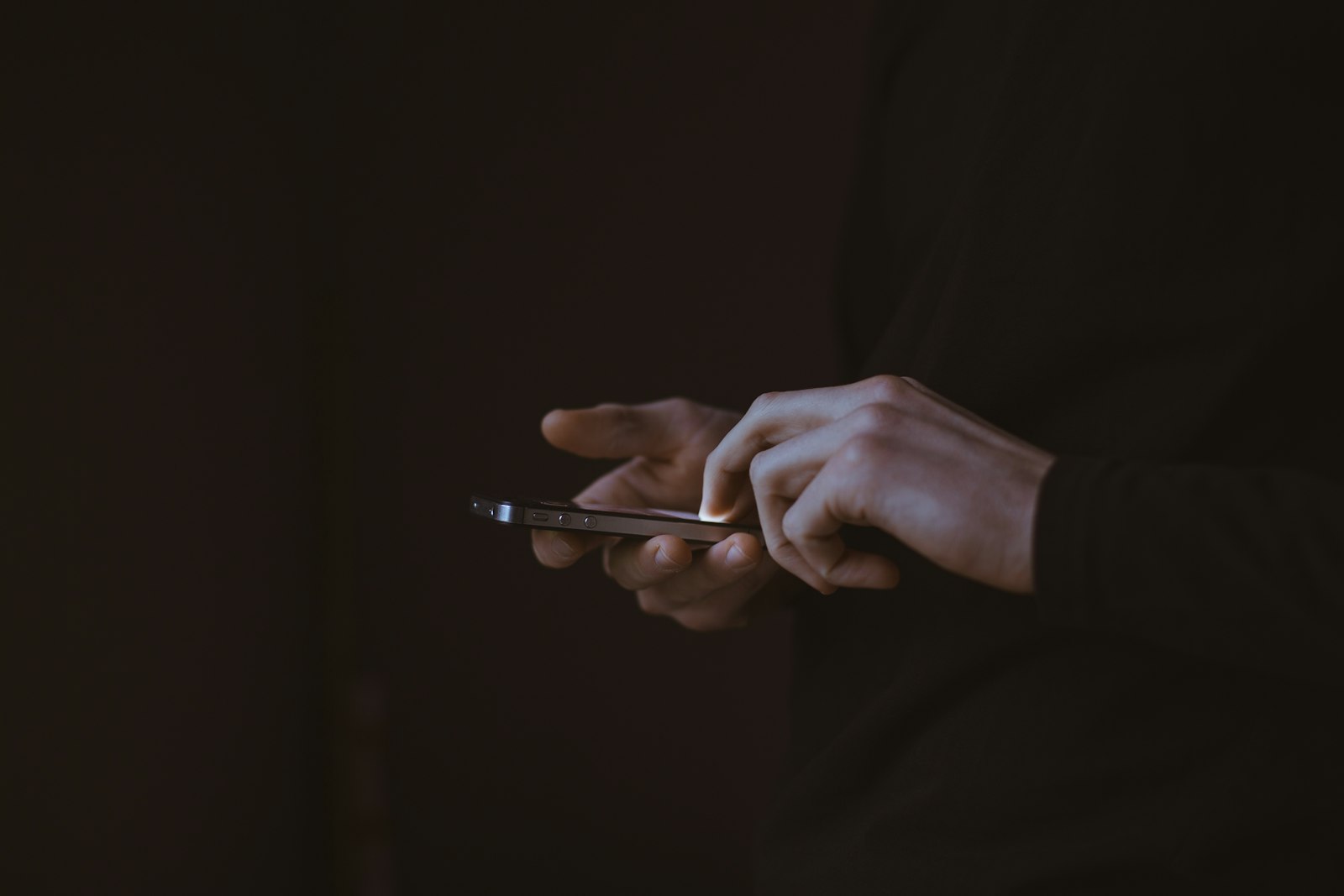 Truman Show scam: a fake online investment group run by AI personas